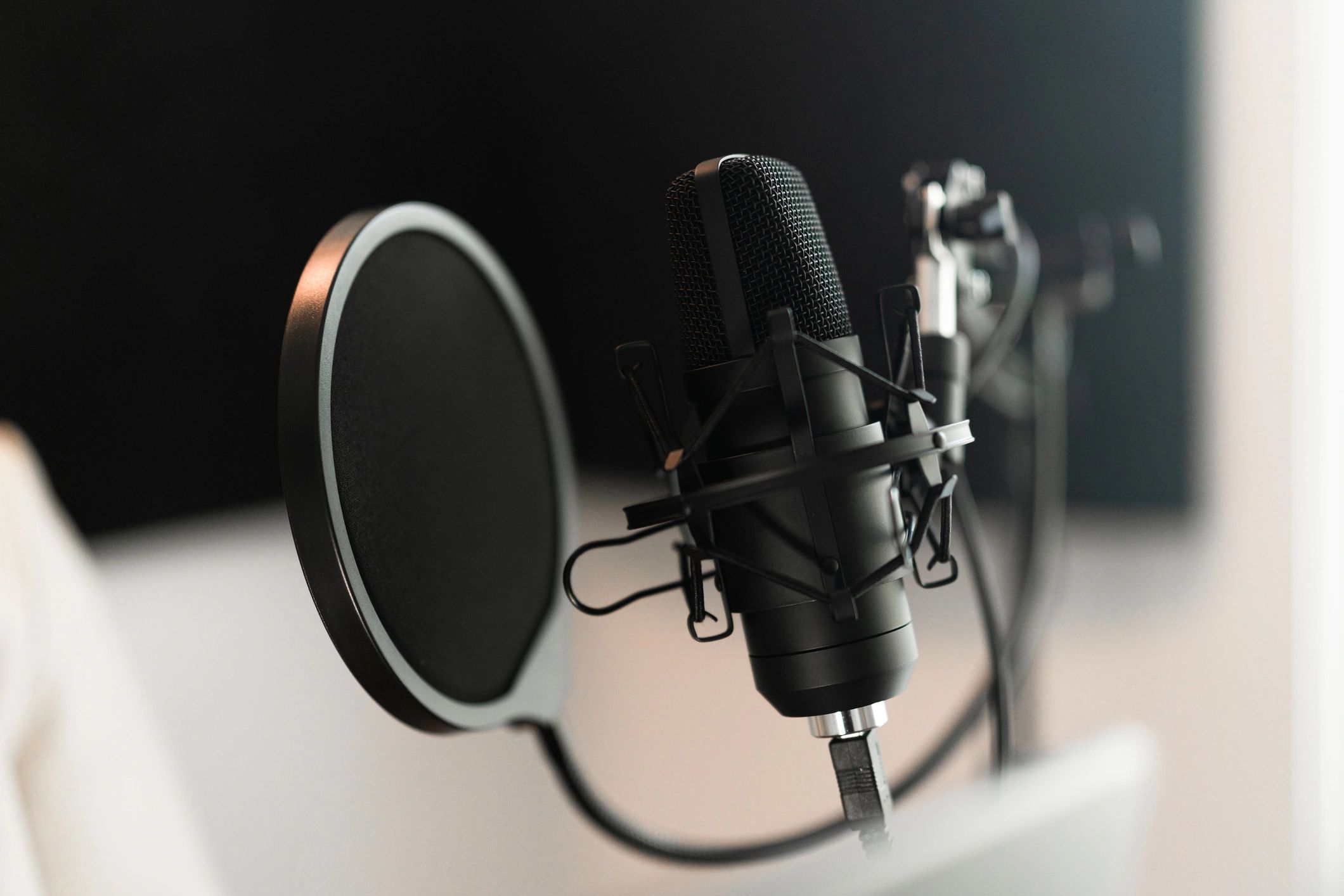 Microphone and recording setup for a podcast